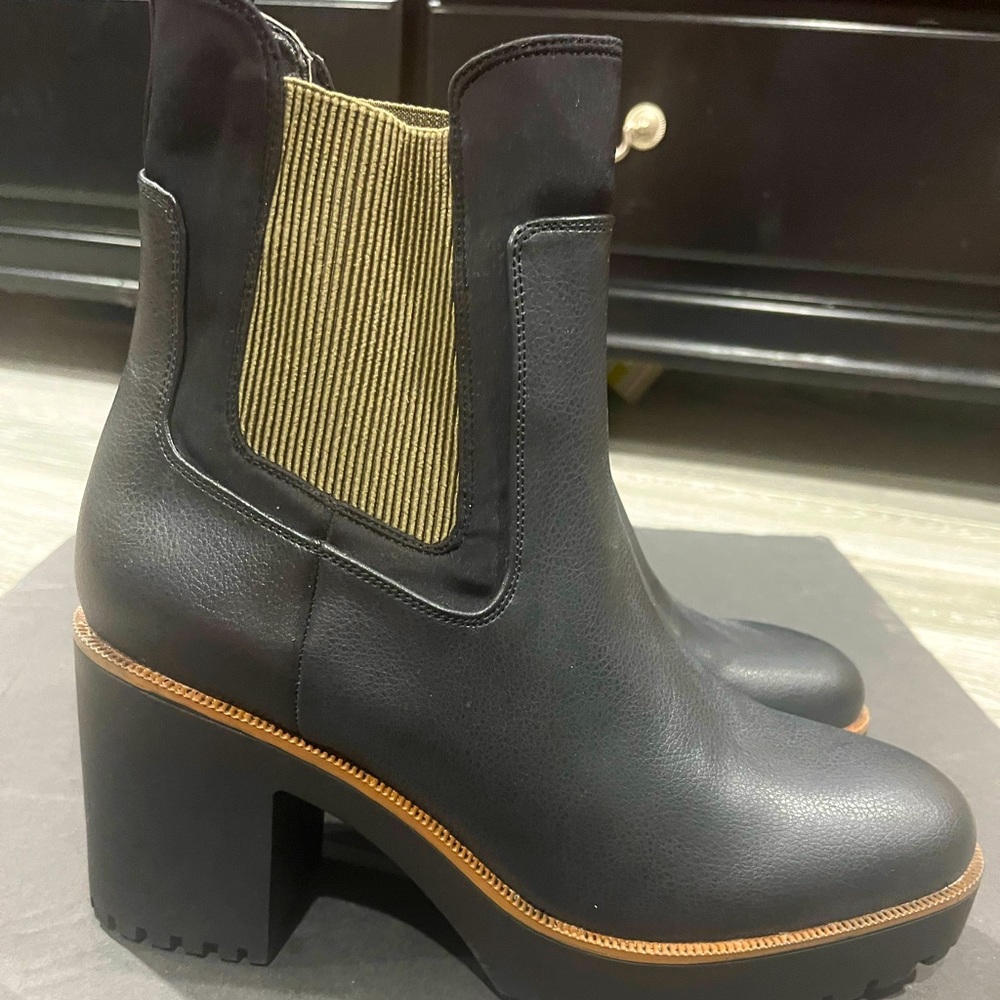 Black Chinese laundry “good day” lug boots, Size 11